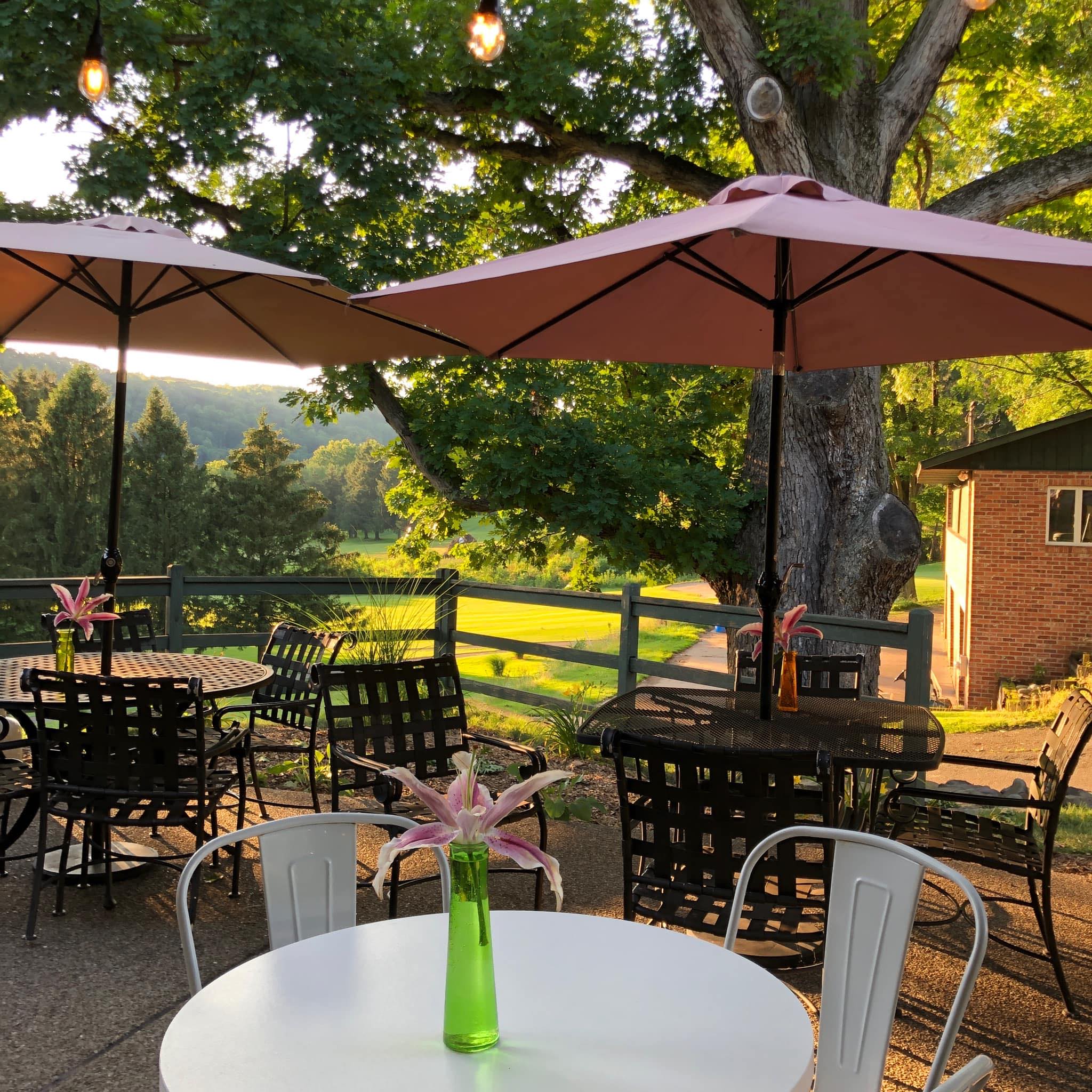 The Grill at River Forest Outdoor Dining